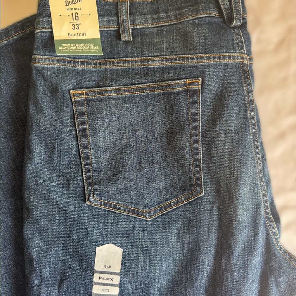 Flex Blue Boot Cut Jeans with Medium-Wash. Deluth NWT